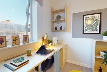 Silver En Suite Premium at iQ Arkwright House, Tumbling Hill Street, City Centre, Bradford, BD71DB - Image 2